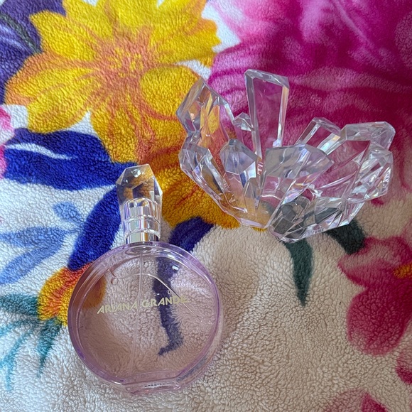Ariana Grande Crystal Perfume Bottle - REM Perfume - Picture 2 of 2